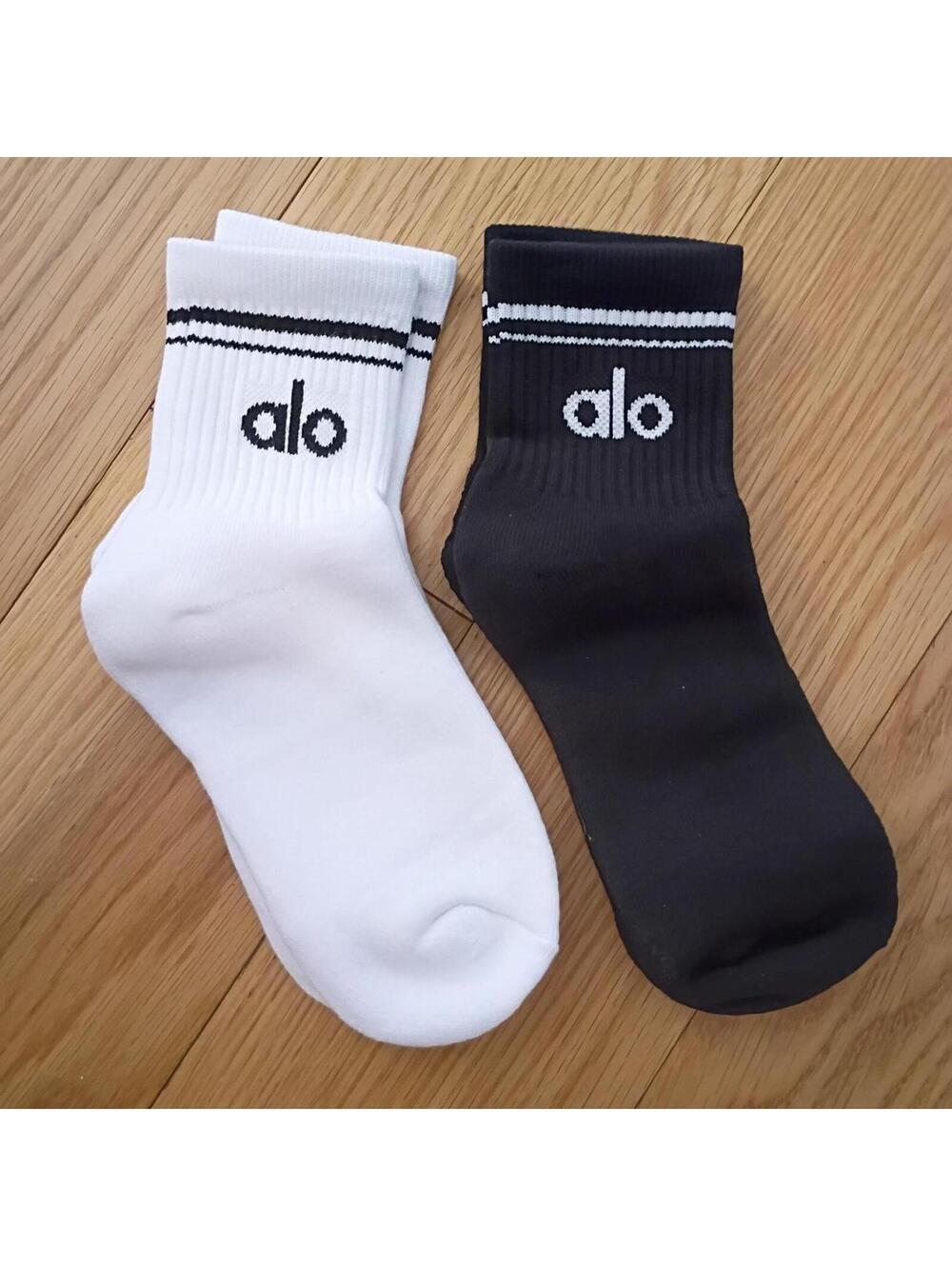 Alo Yoga Women's White and Black Sock